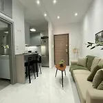 Beachfront 2bedroom Flat Seaview Apartment