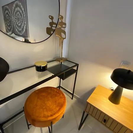 Beachfront 2bedroom Flat Seaview 아파트 *